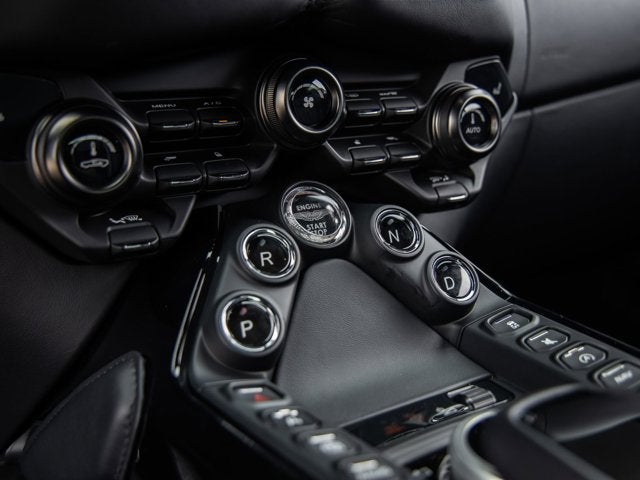 2022 Aston Martin Vantage Base