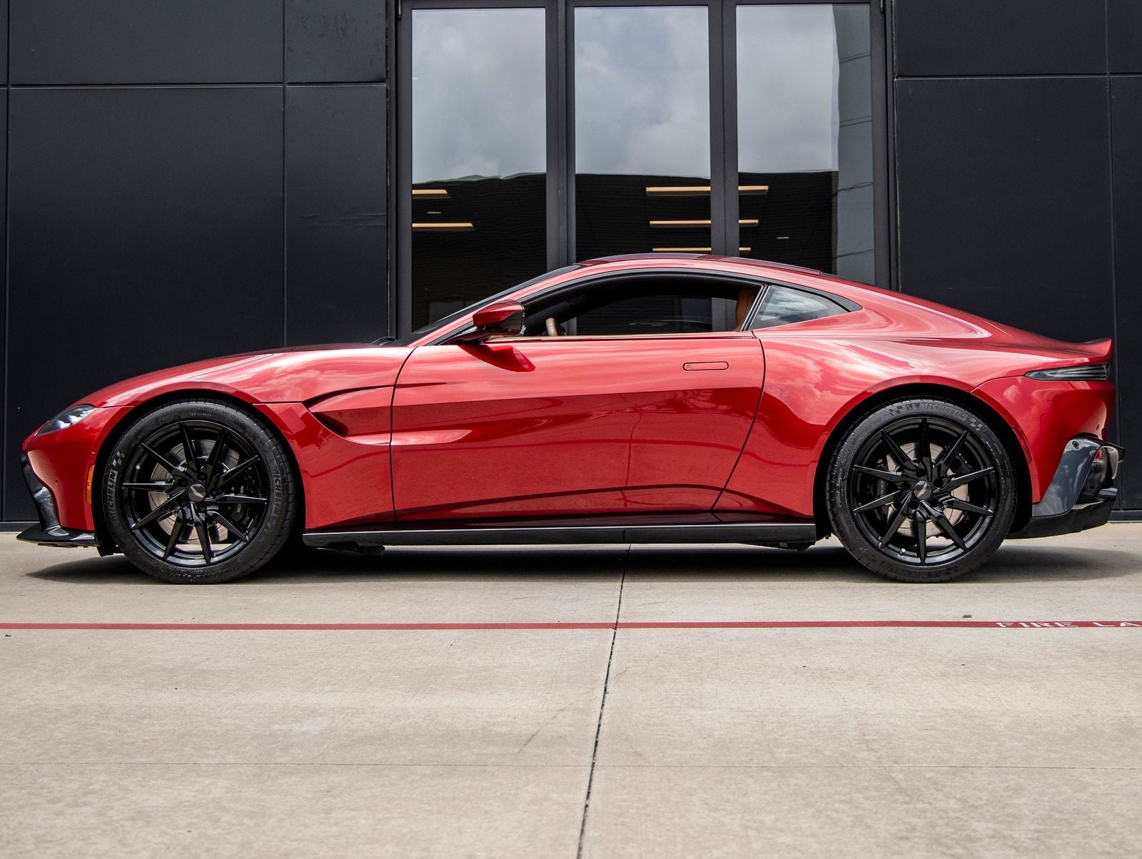 2020 Aston Martin Vantage Base