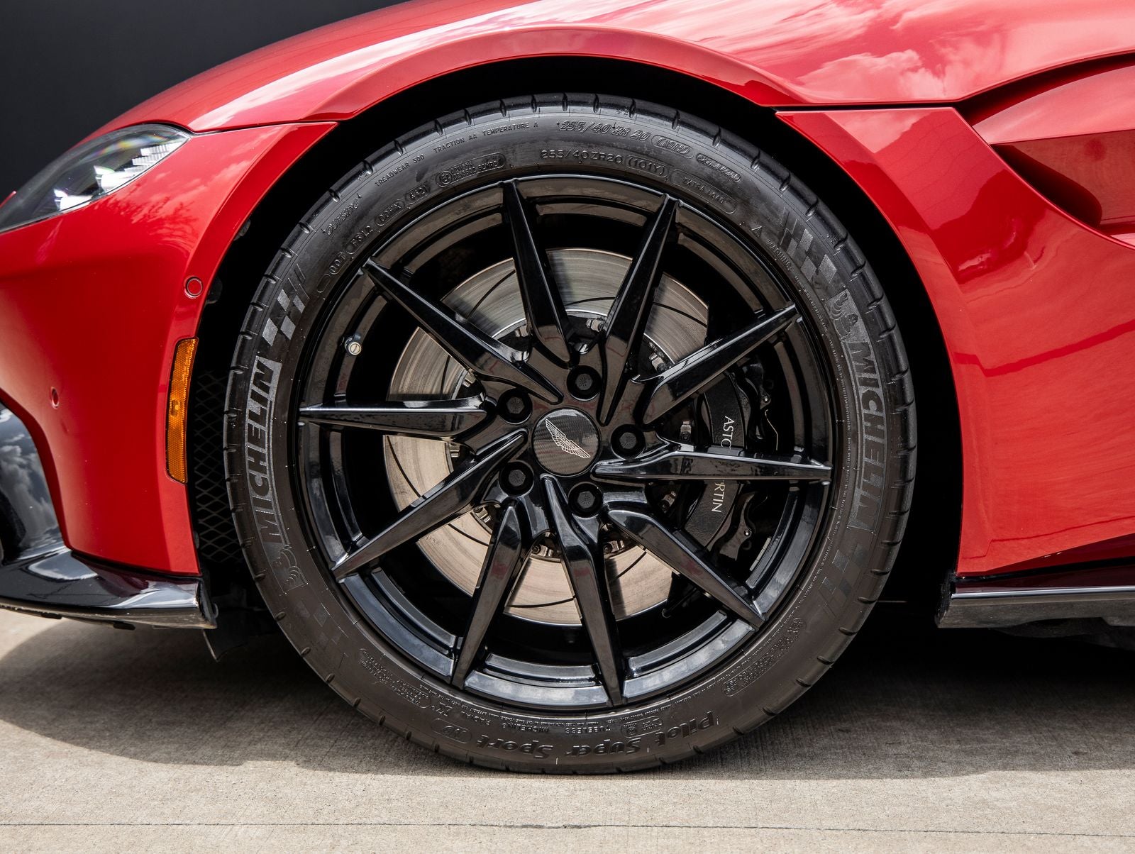 2020 Aston Martin Vantage Base