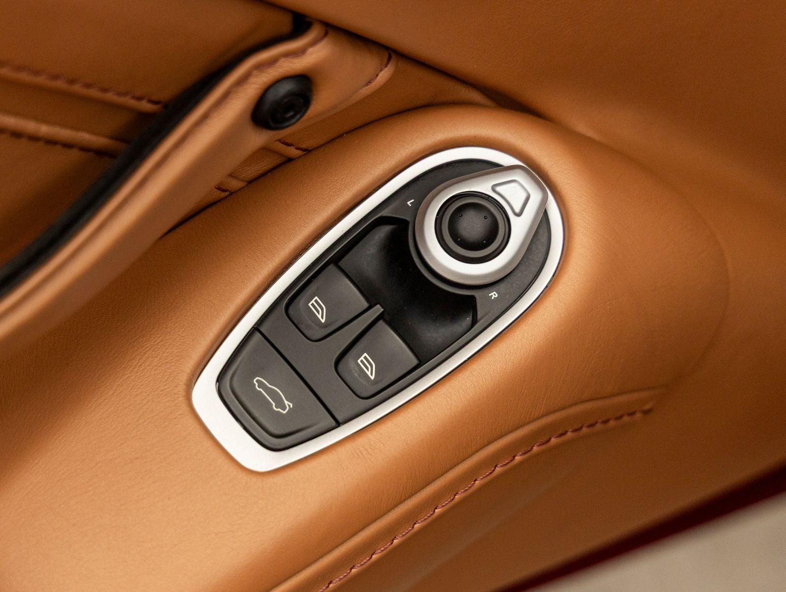 2020 Aston Martin Vantage Base