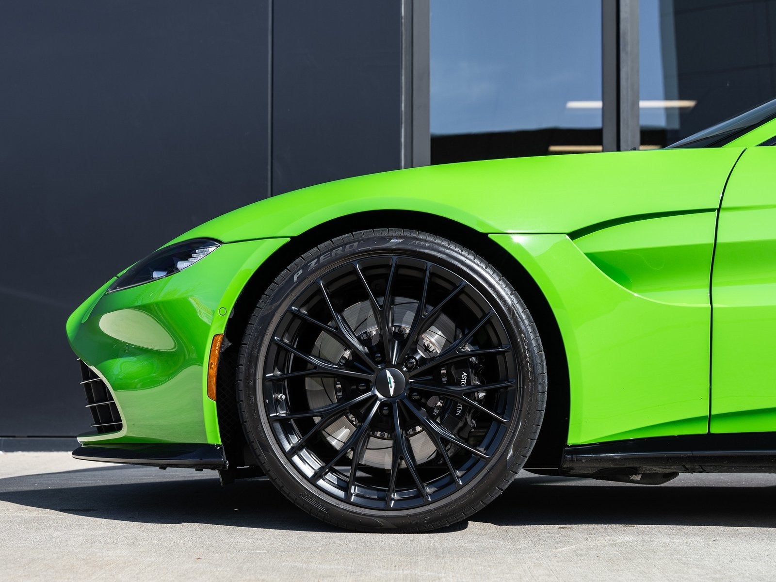 2022 Aston Martin Vantage Base