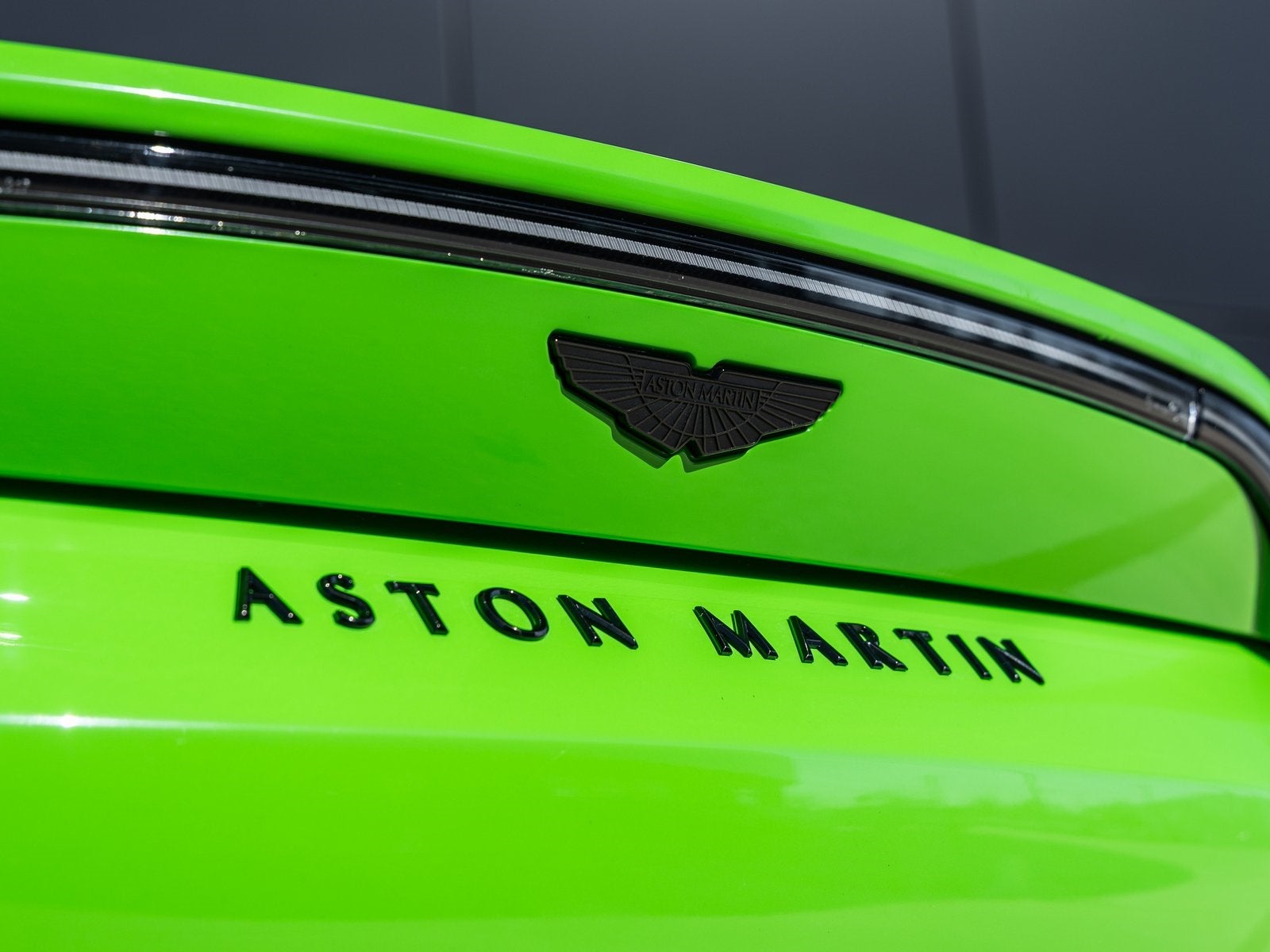 2022 Aston Martin Vantage Base