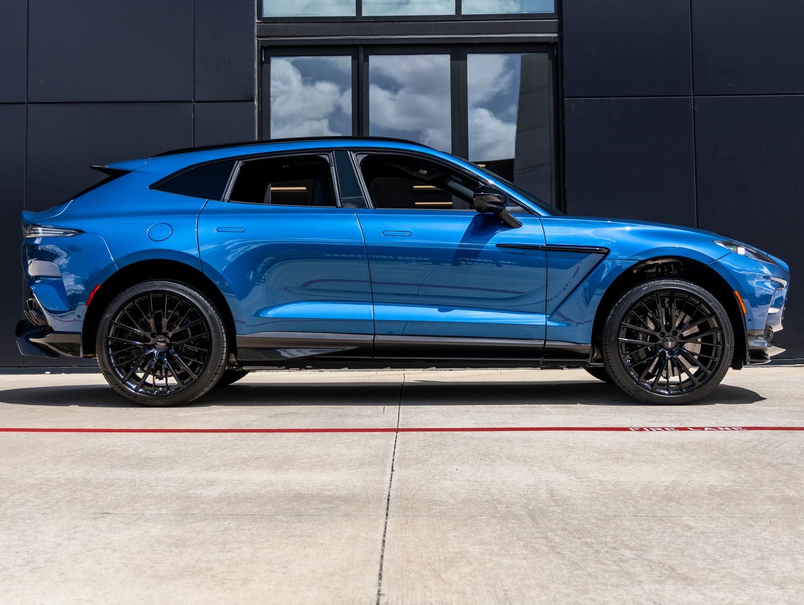 2023 Aston Martin DBX 707