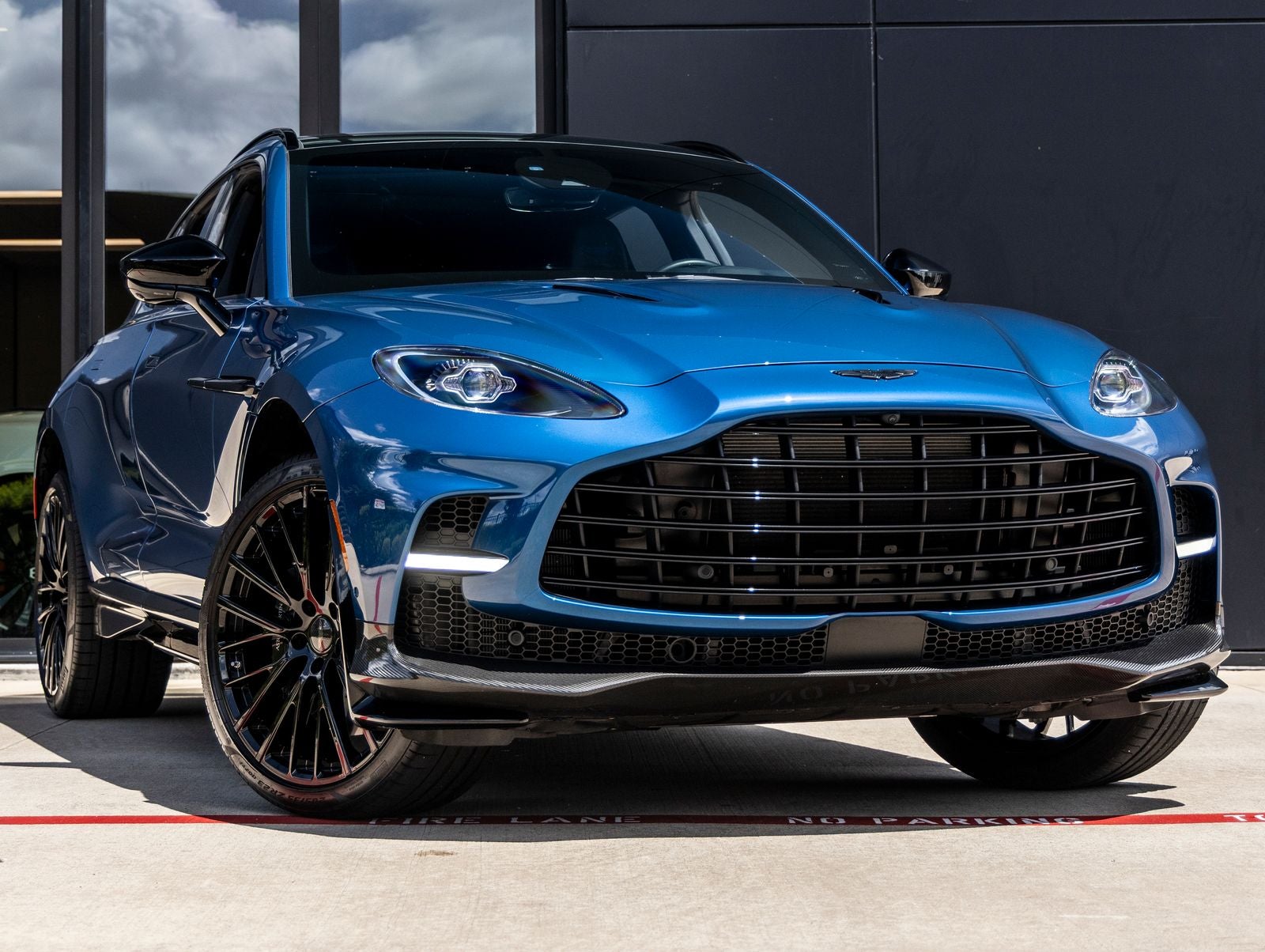 2023 Aston Martin DBX 707