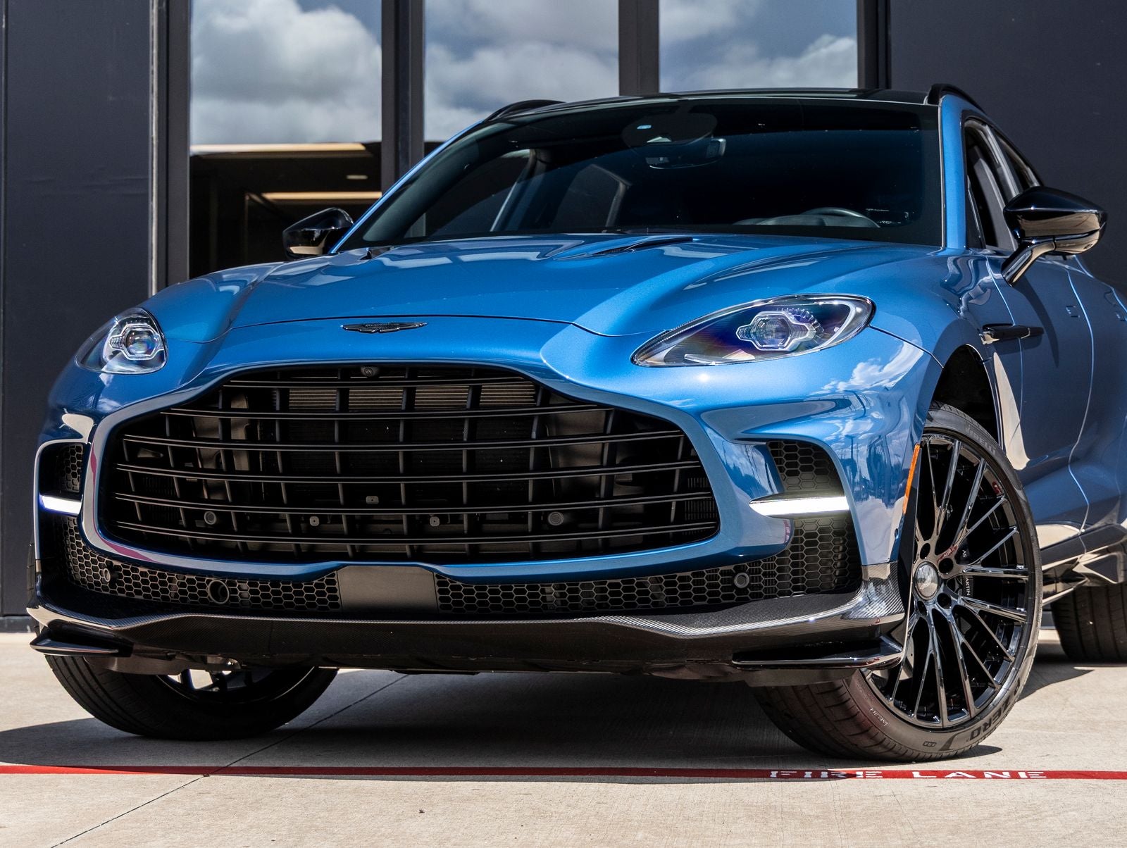 2023 Aston Martin DBX 707