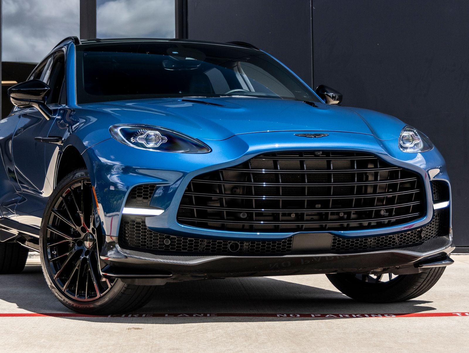 2023 Aston Martin DBX 707