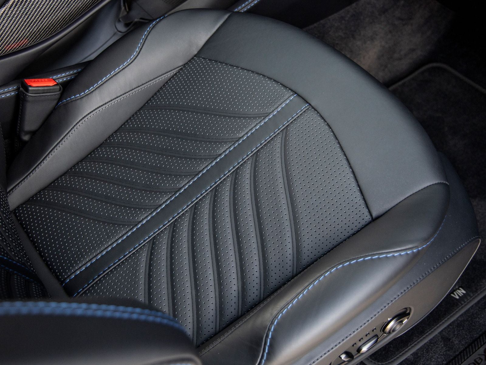 2023 Aston Martin DBX 707