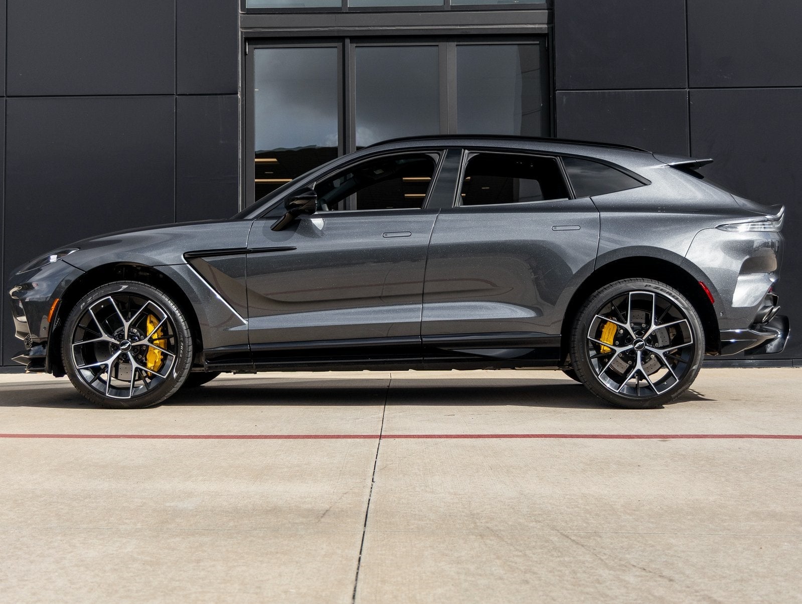 2024 Aston Martin DBX 707