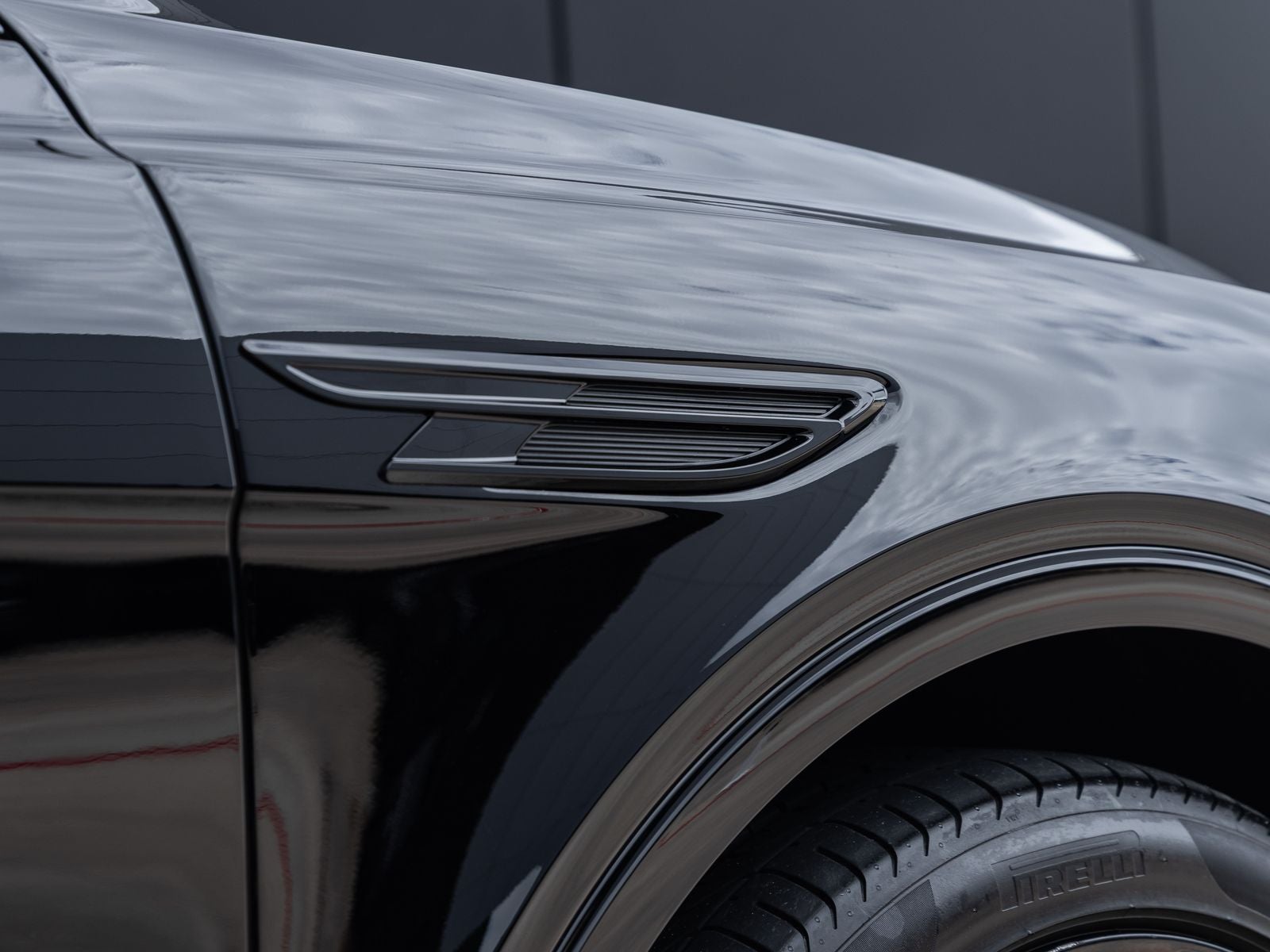 2023 Bentley Bentayga Base