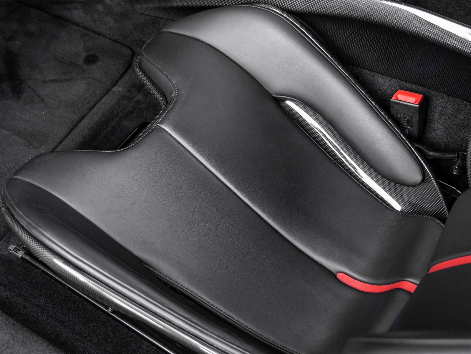 2023 Ferrari SF90 Stradale Base