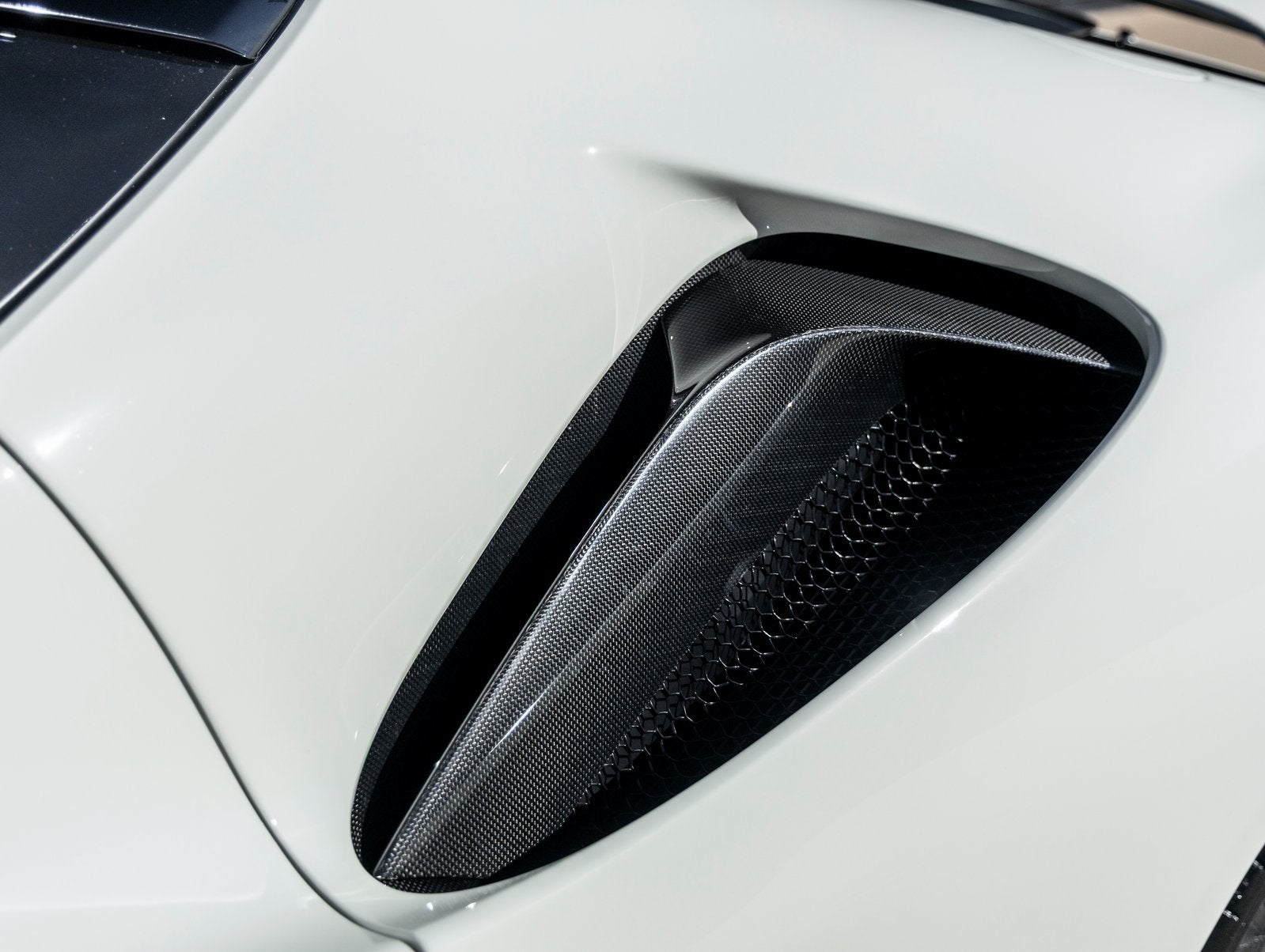 2023 Ferrari SF90 Stradale Base