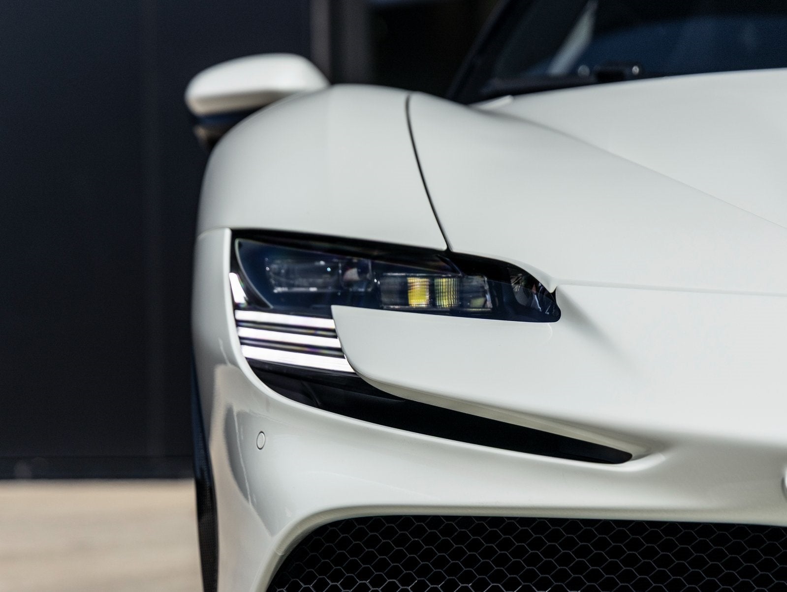 2023 Ferrari SF90 Stradale Base