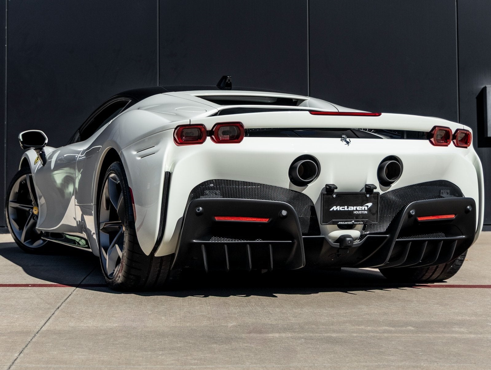 2023 Ferrari SF90 Stradale Base