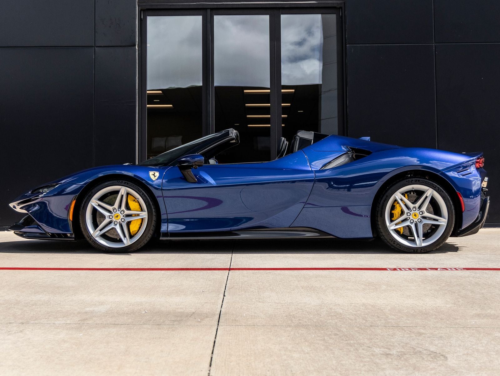 2022 Ferrari SF90 Spider Base