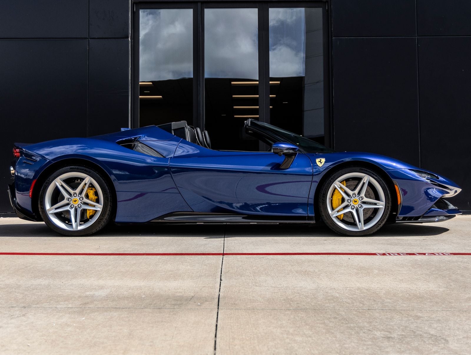 2022 Ferrari SF90 Spider Base