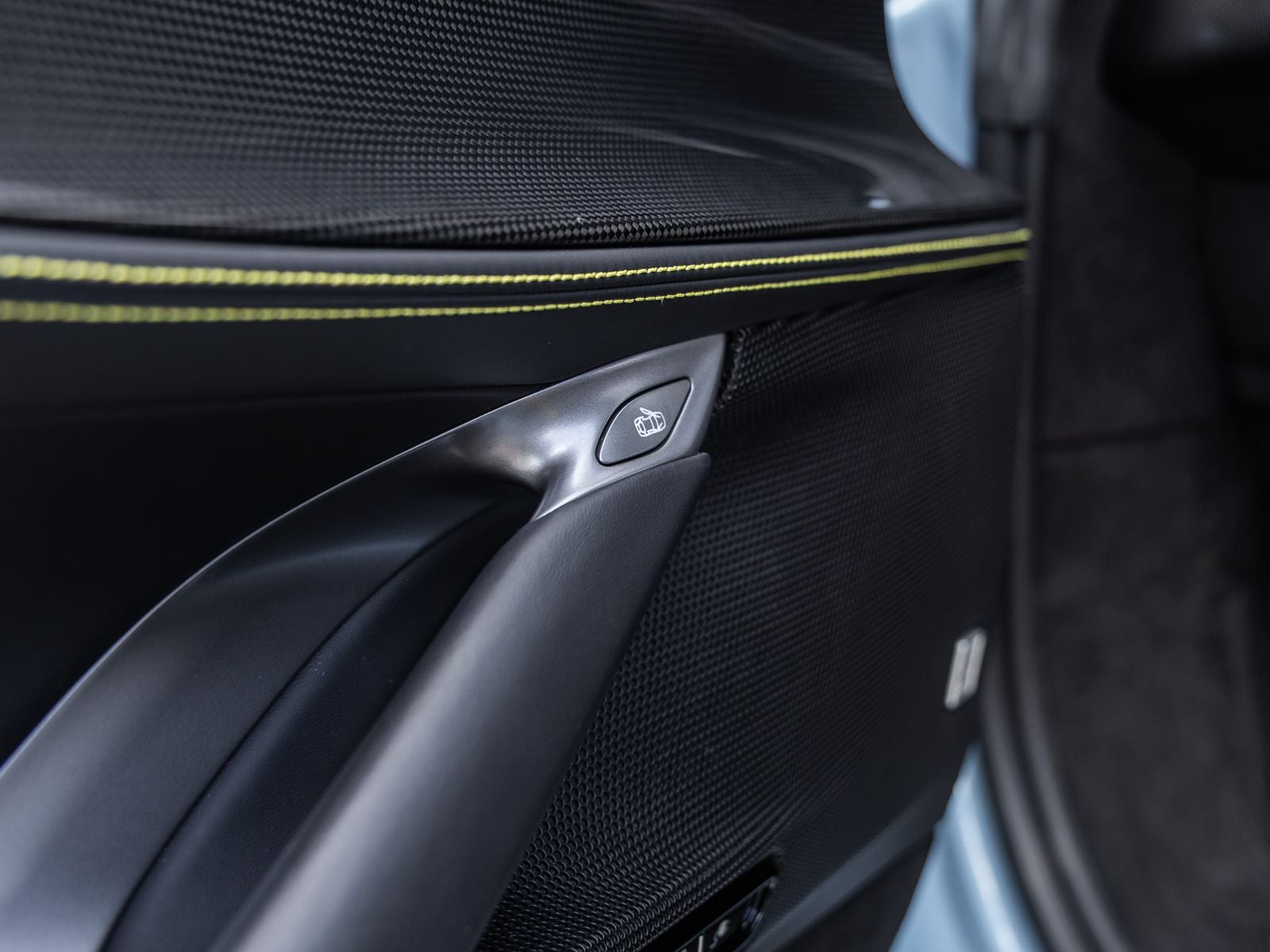 2024 Ferrari SF90 Spider Base