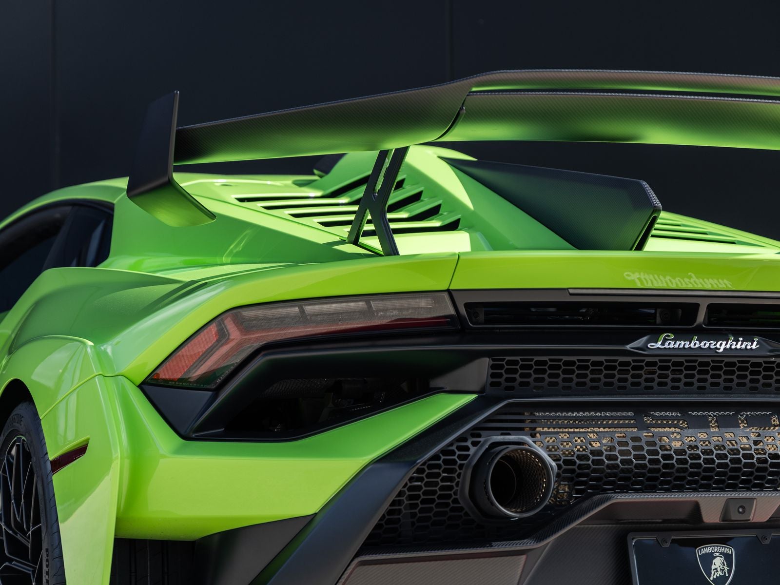 2023 Lamborghini Huracan STO Base