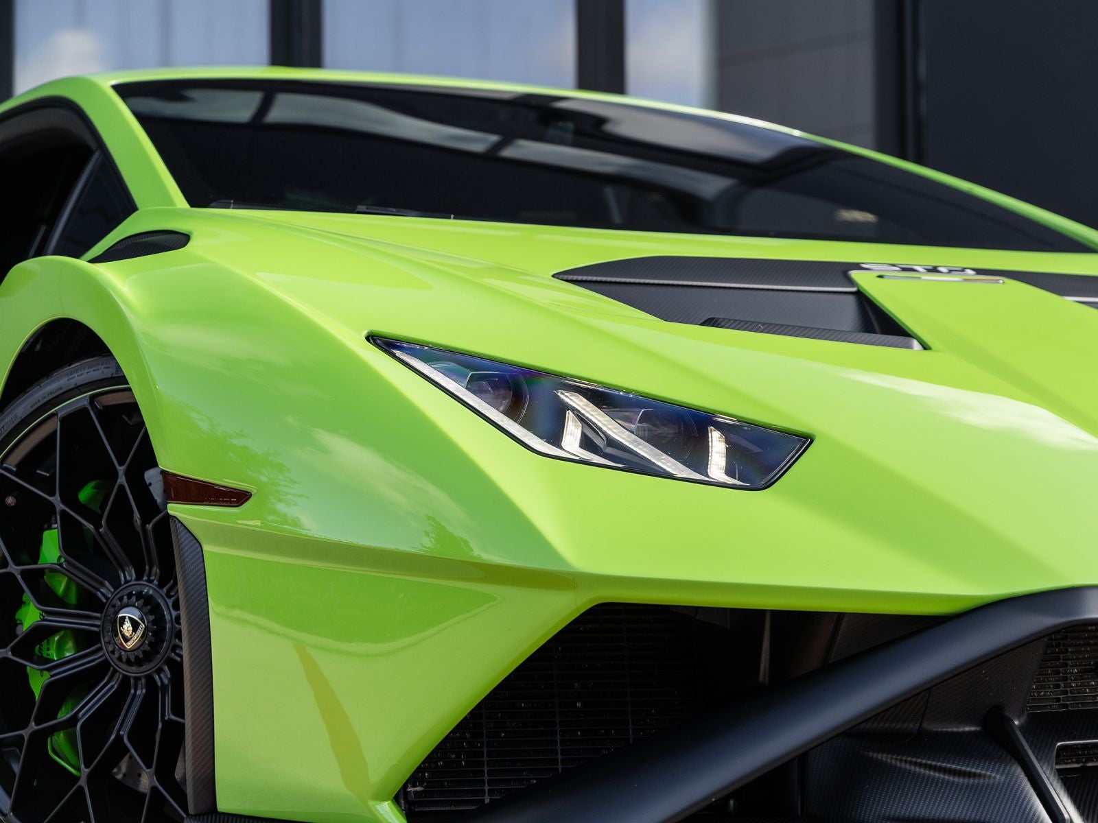 2023 Lamborghini Huracan STO Base