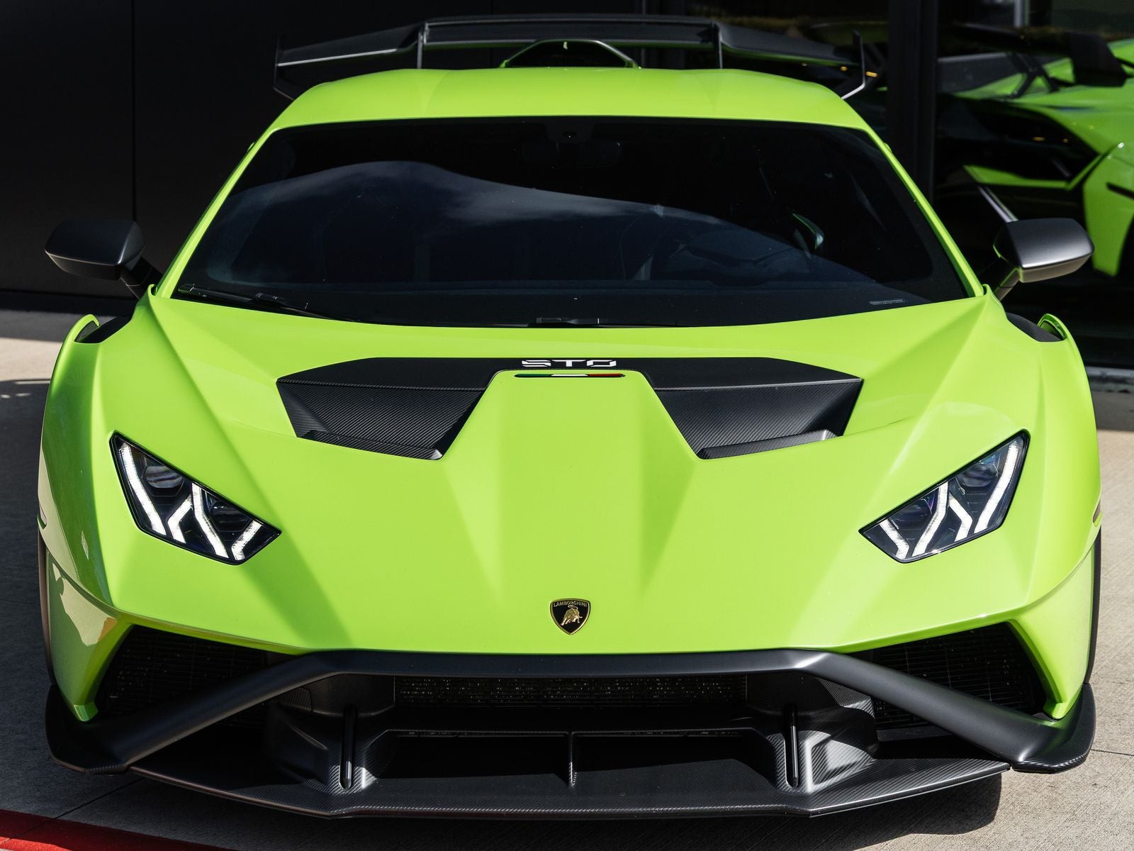 2023 Lamborghini Huracan STO Base
