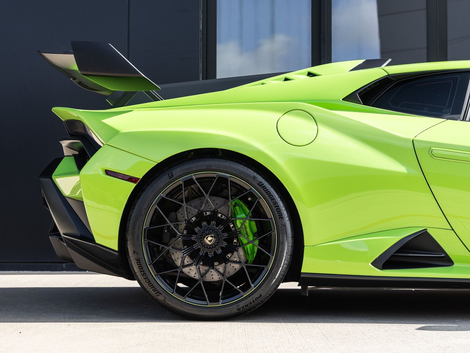 2023 Lamborghini Huracan STO Base