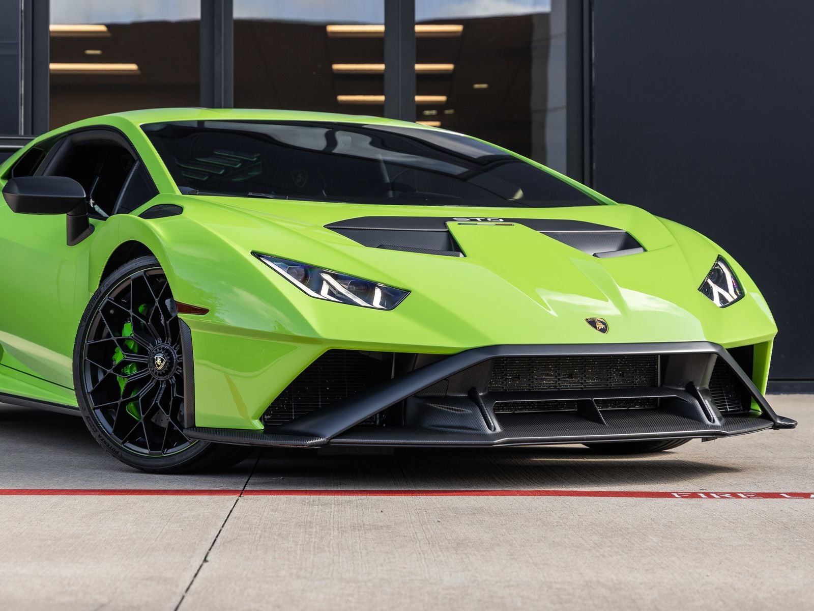 2023 Lamborghini Huracan STO Base