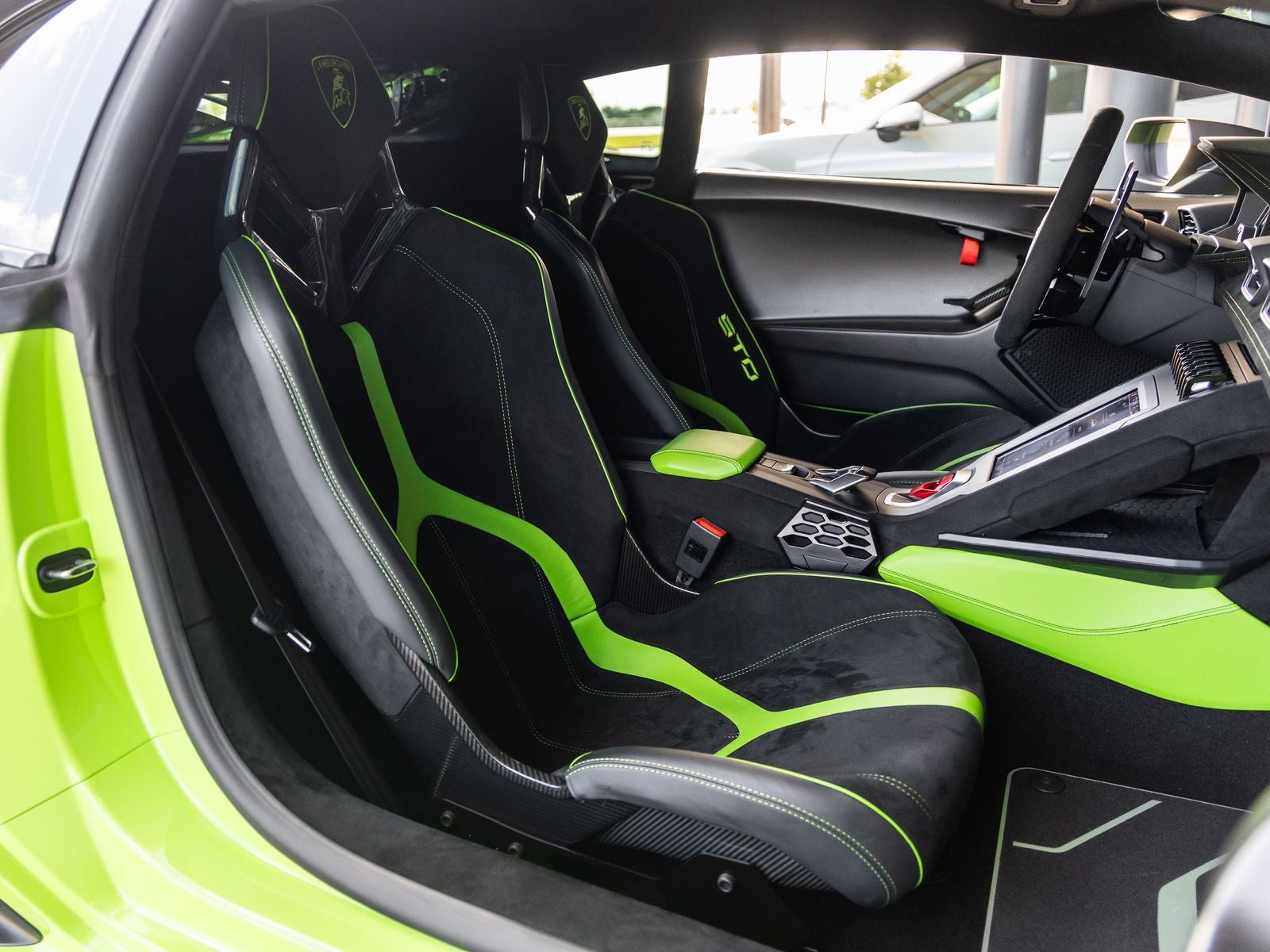 2023 Lamborghini Huracan STO Base