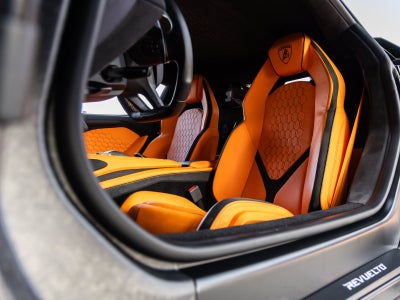 2025 Lamborghini Revuelto Base