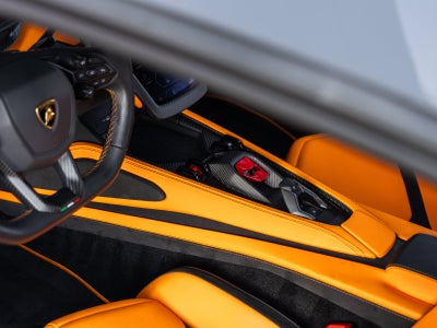 2025 Lamborghini Revuelto Base