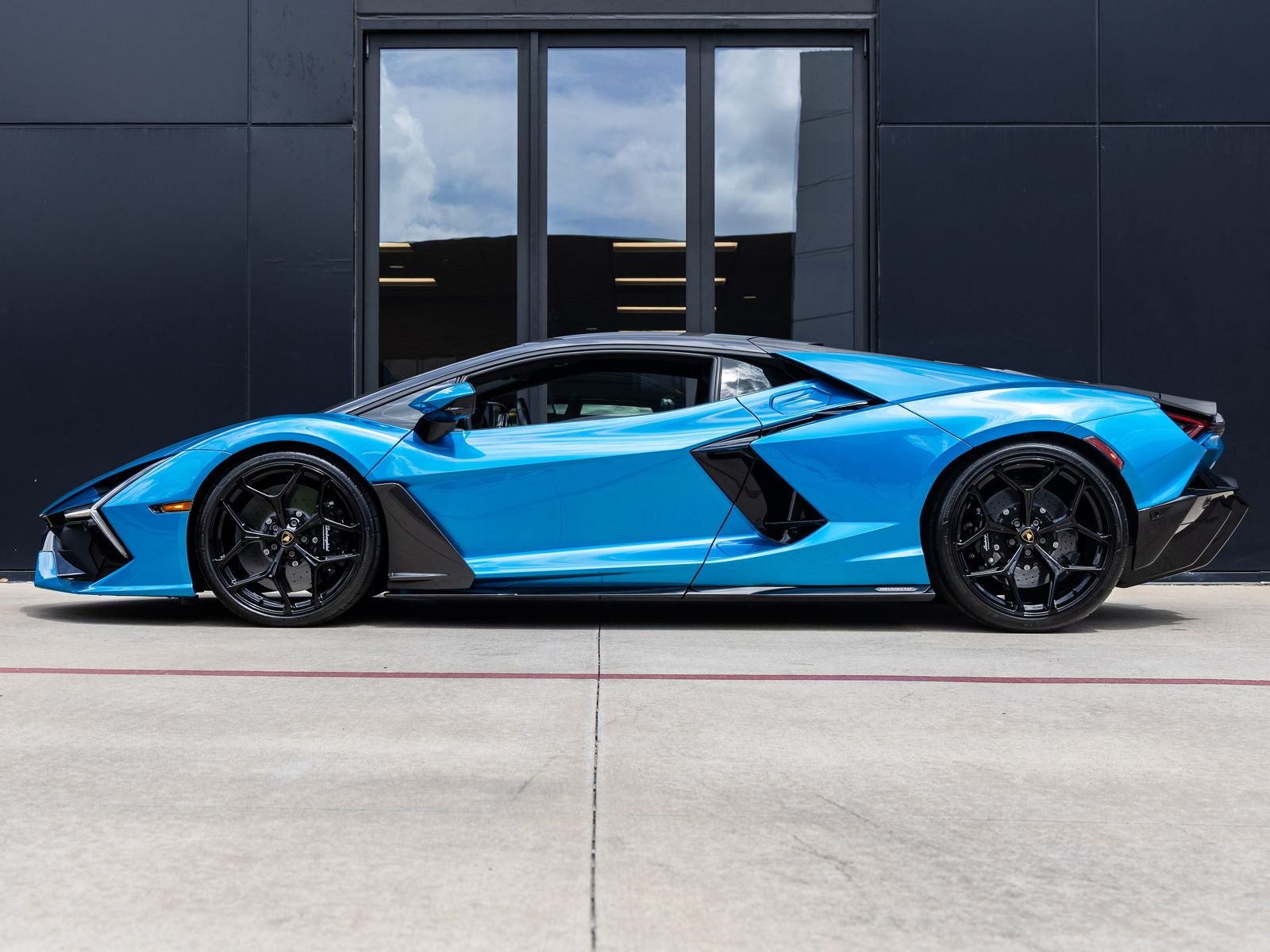 2025 Lamborghini Revuelto Base