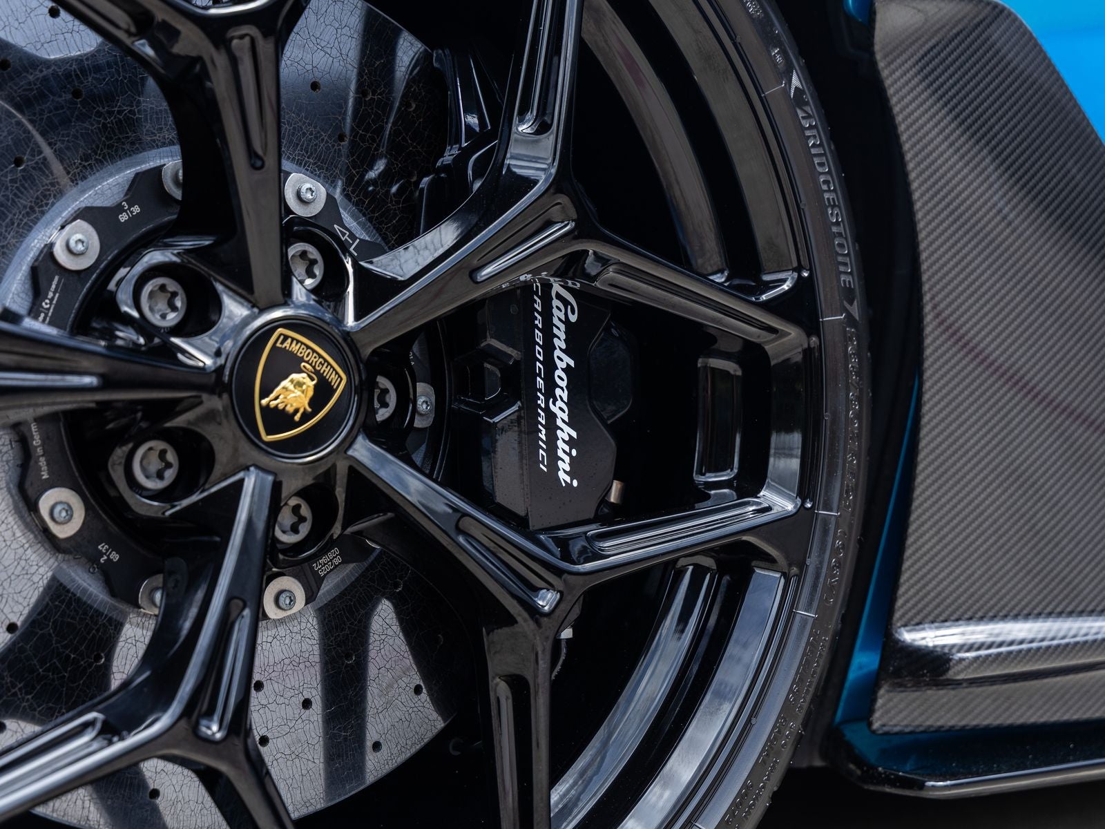 2025 Lamborghini Revuelto Base