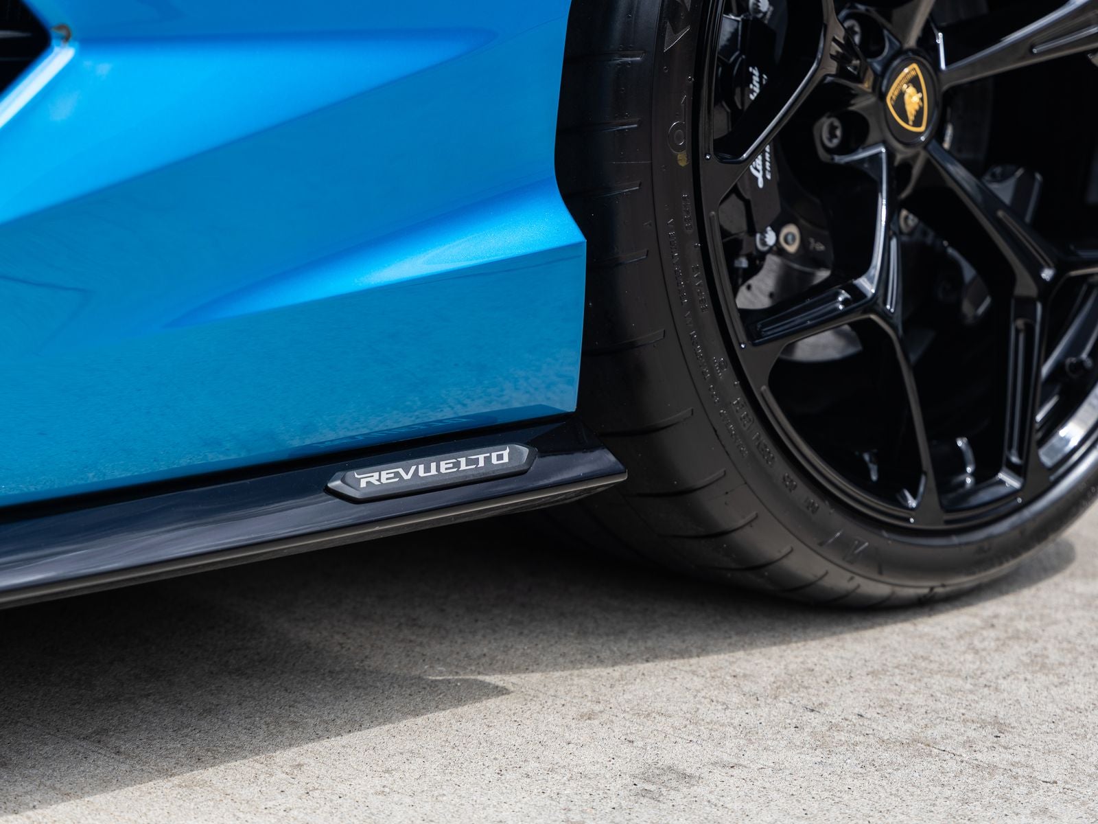 2025 Lamborghini Revuelto Base