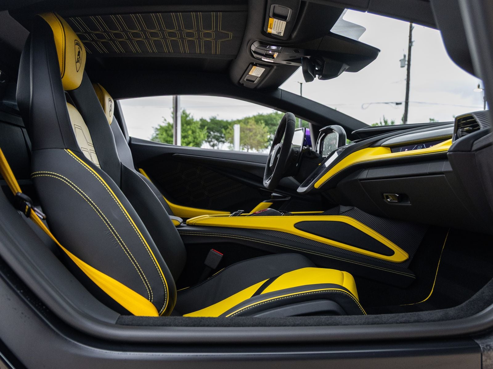 2025 Lamborghini Revuelto Base