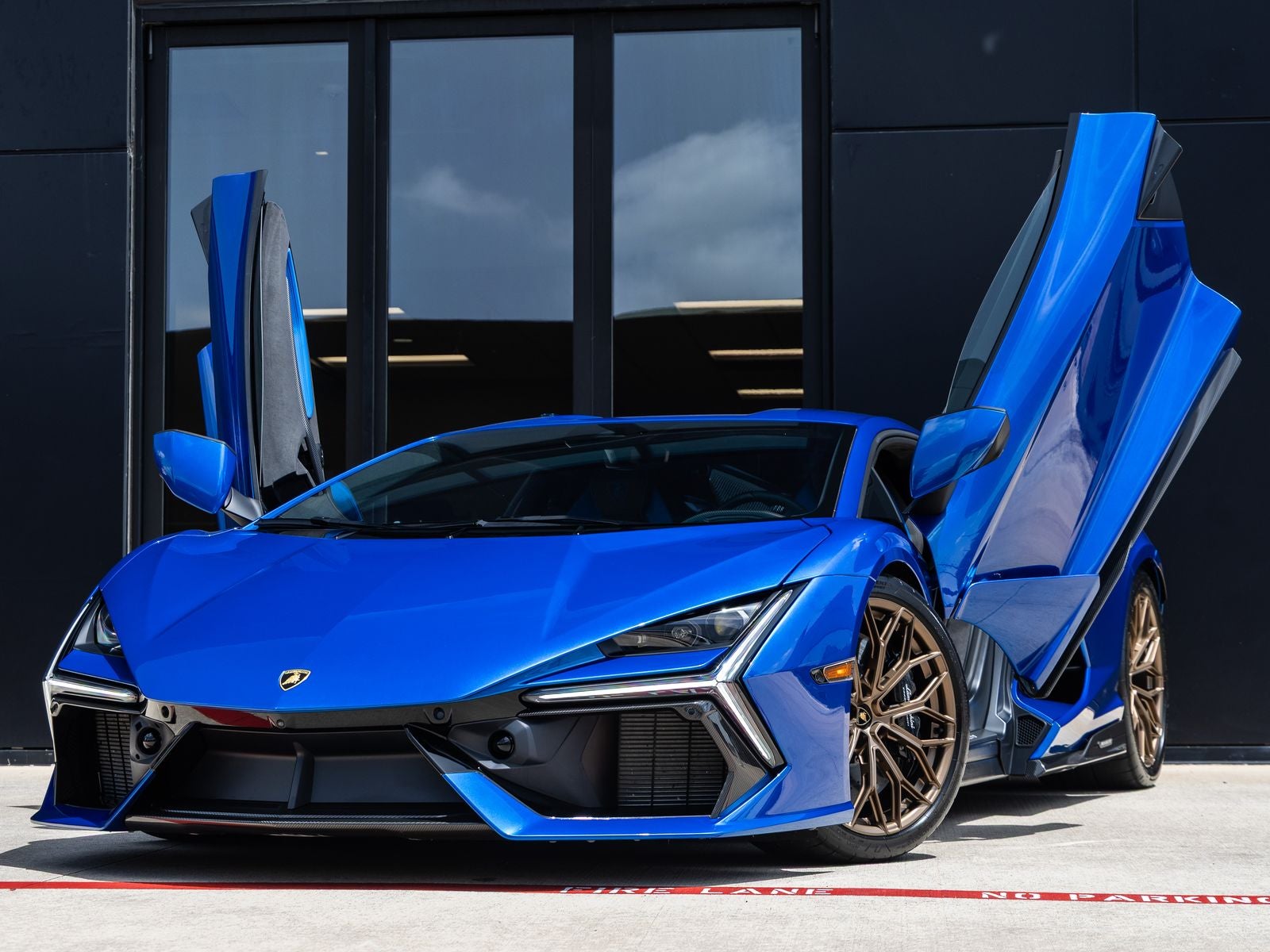 2025 Lamborghini Revuelto Base