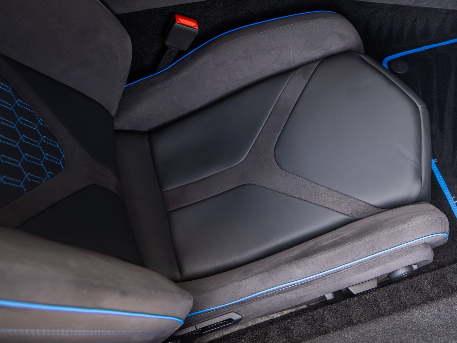 2025 Lamborghini Revuelto Base