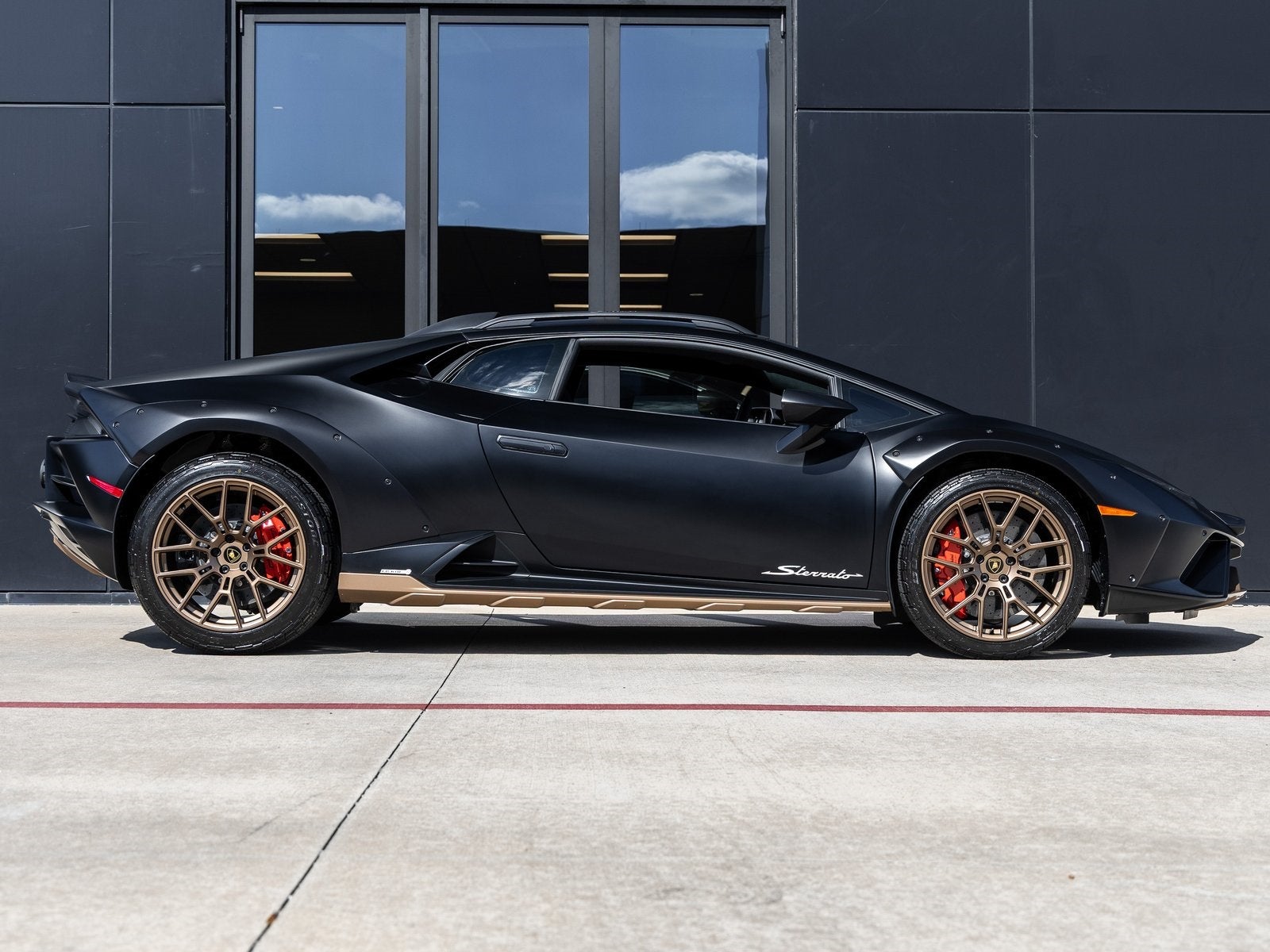 2024 Lamborghini Huracan Sterrato Base