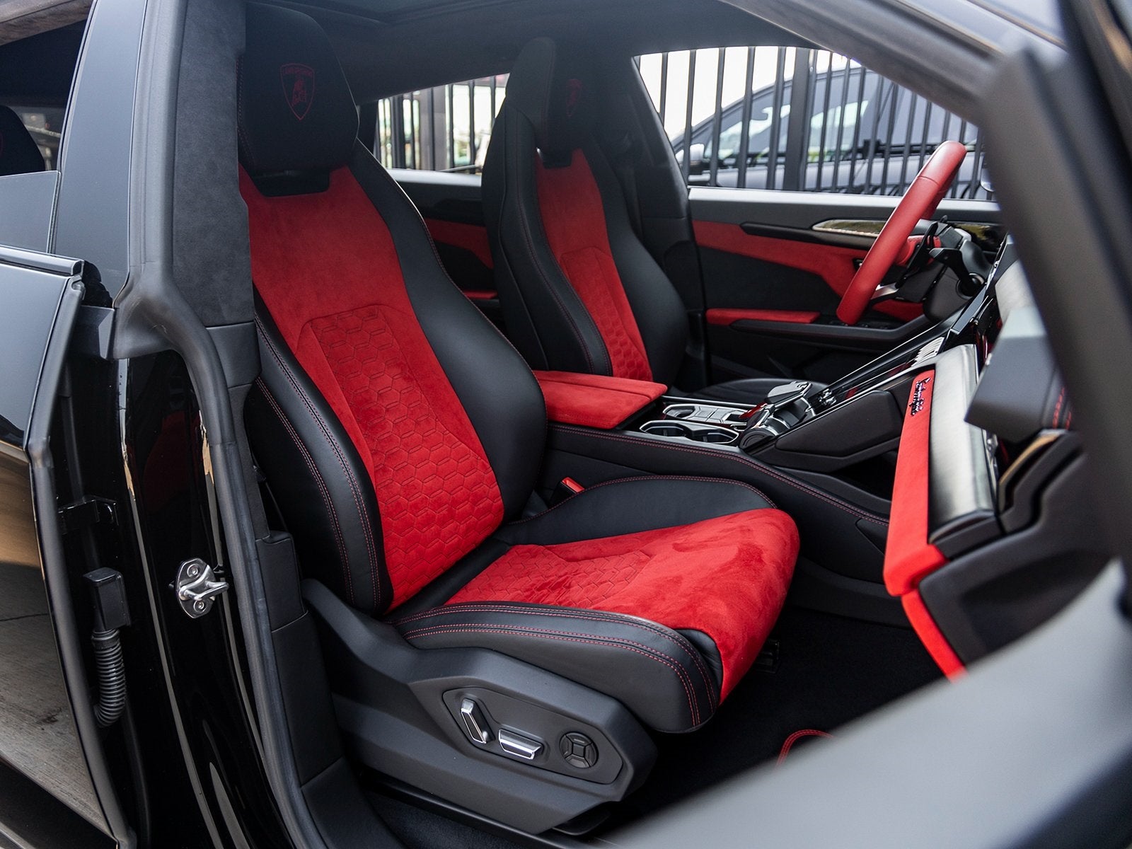 2022 Lamborghini Urus Base