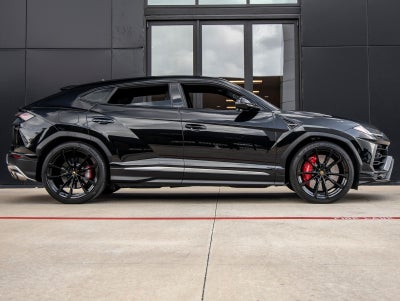 2022 Lamborghini Urus Base