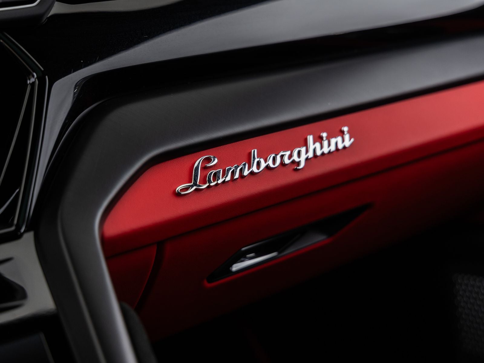 2024 Lamborghini Urus S