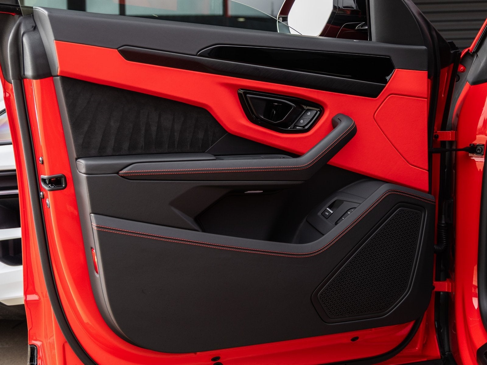 2024 Lamborghini Urus S