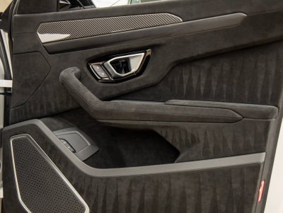 2024 Lamborghini Urus Performante