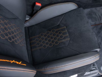 2024 Lamborghini Urus Performante