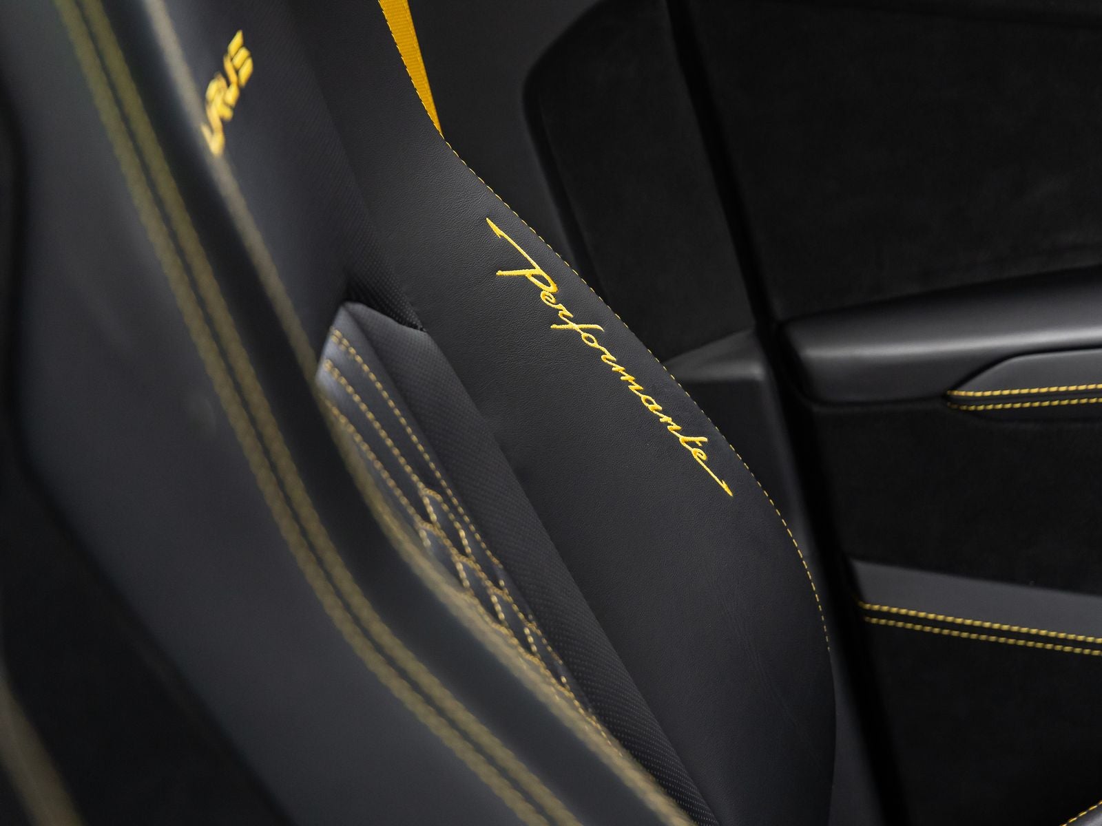 2024 Lamborghini Urus Performante