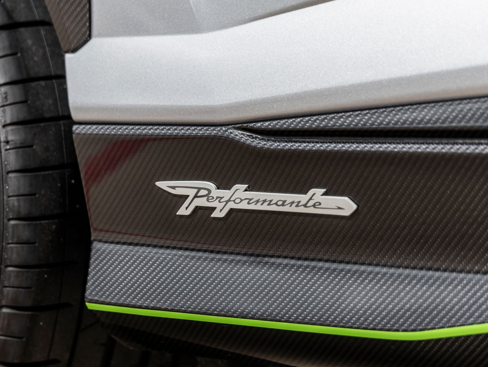 2024 Lamborghini Urus Performante