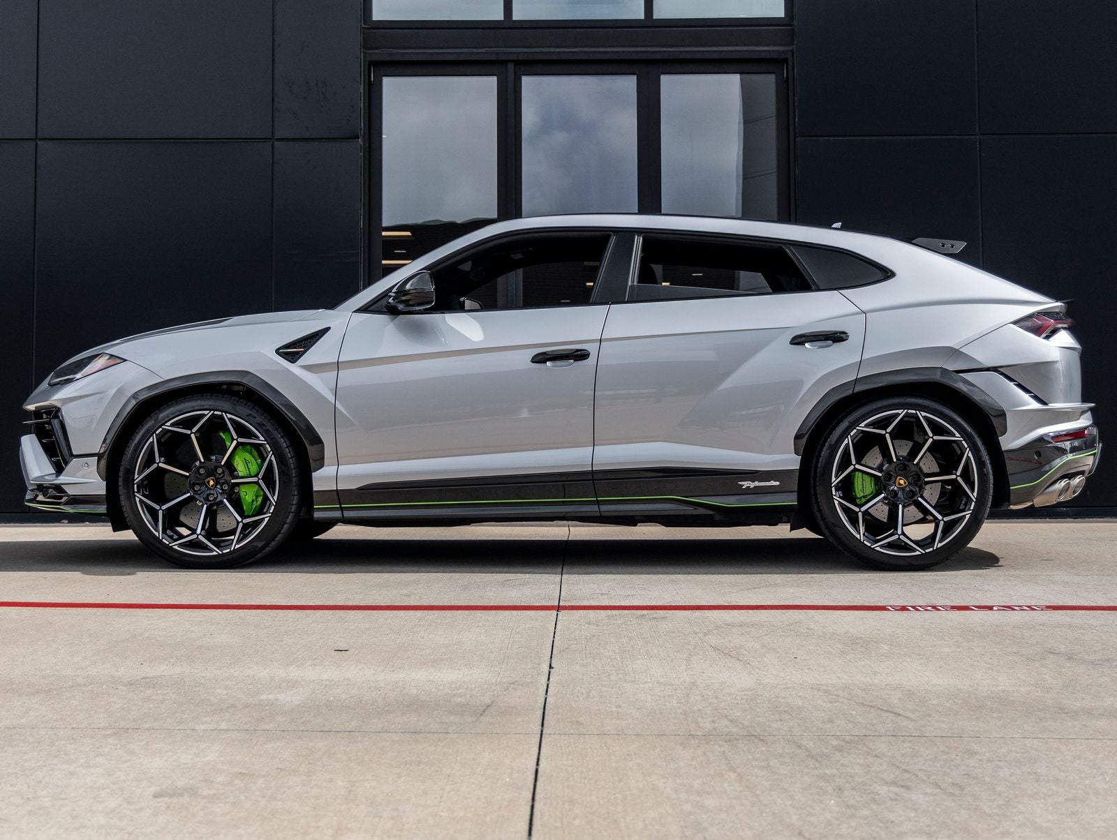 2024 Lamborghini Urus Performante