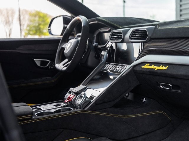 2024 Lamborghini Urus Performante