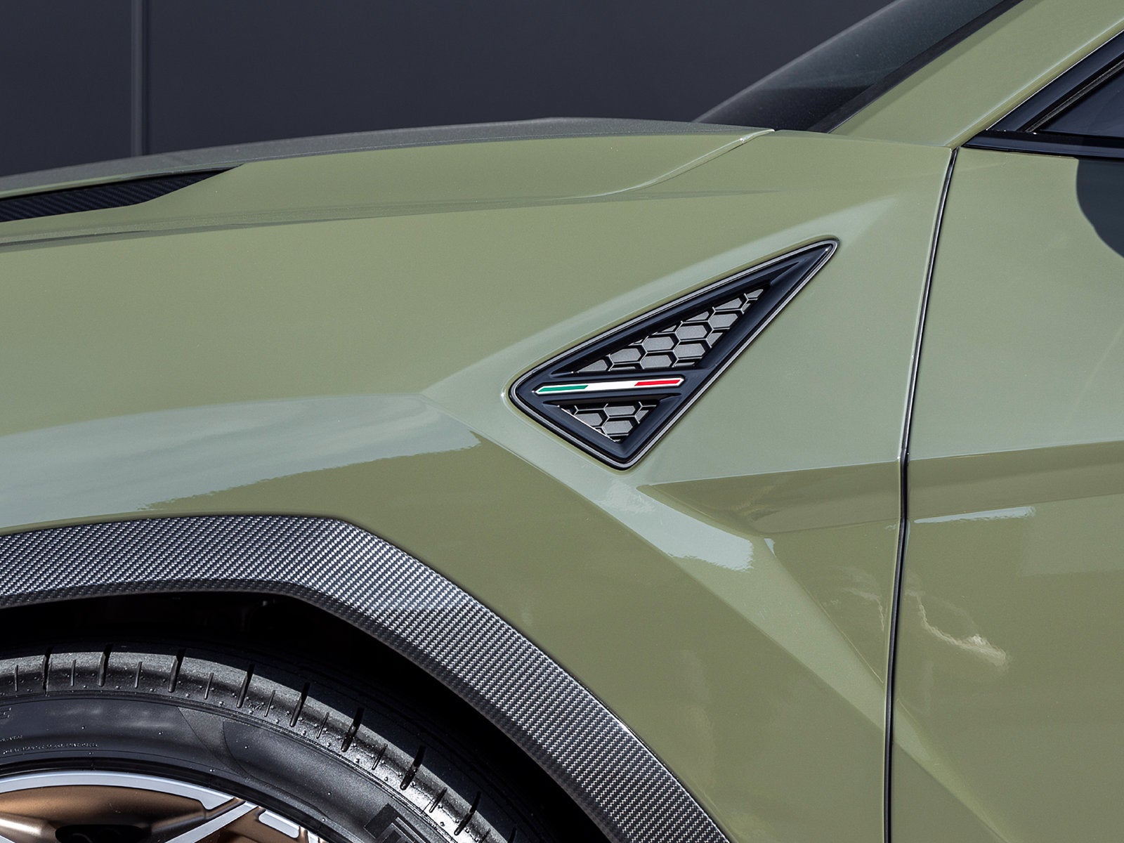 2023 Lamborghini Urus Performante