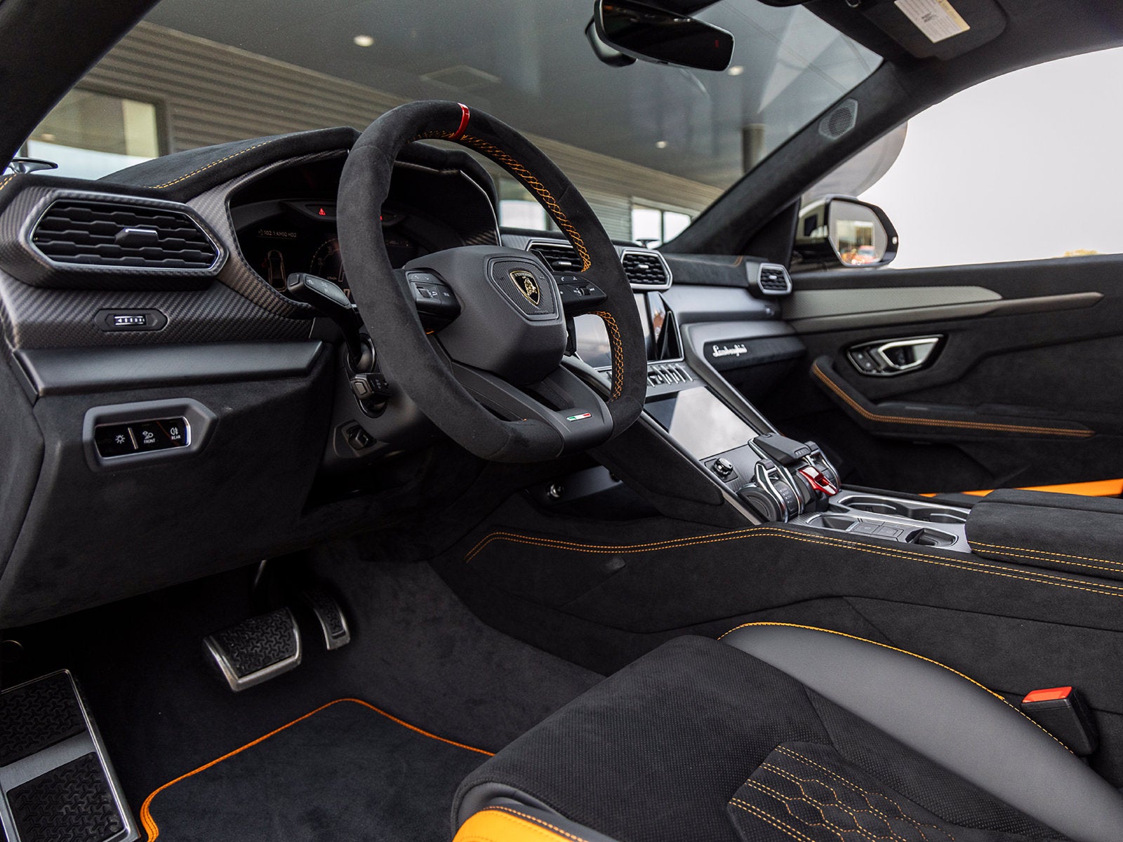 2023 Lamborghini Urus Performante