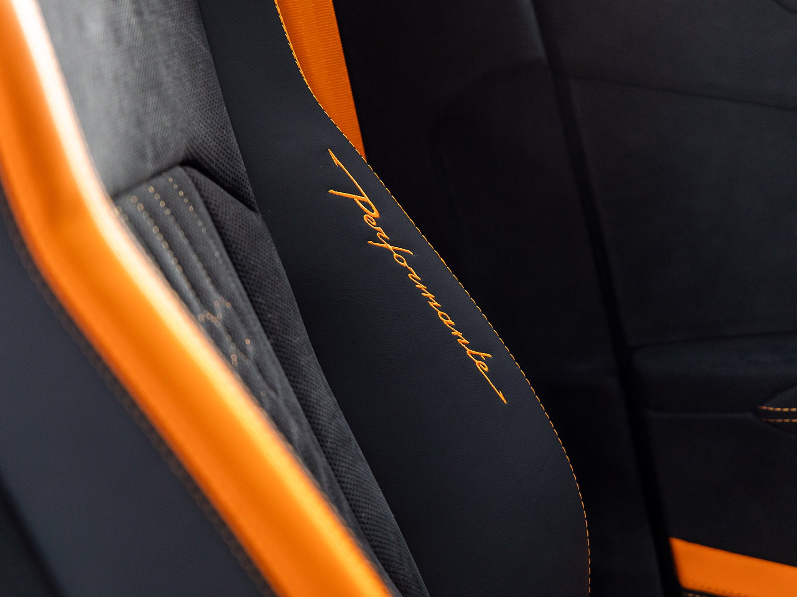 2023 Lamborghini Urus Performante