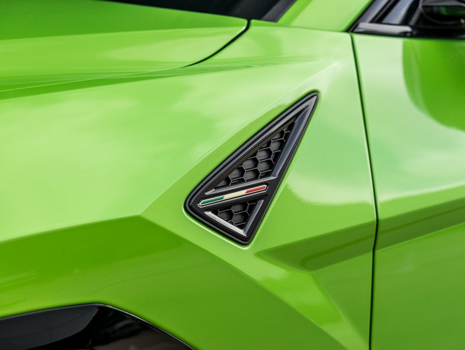 2025 Lamborghini Urus SE