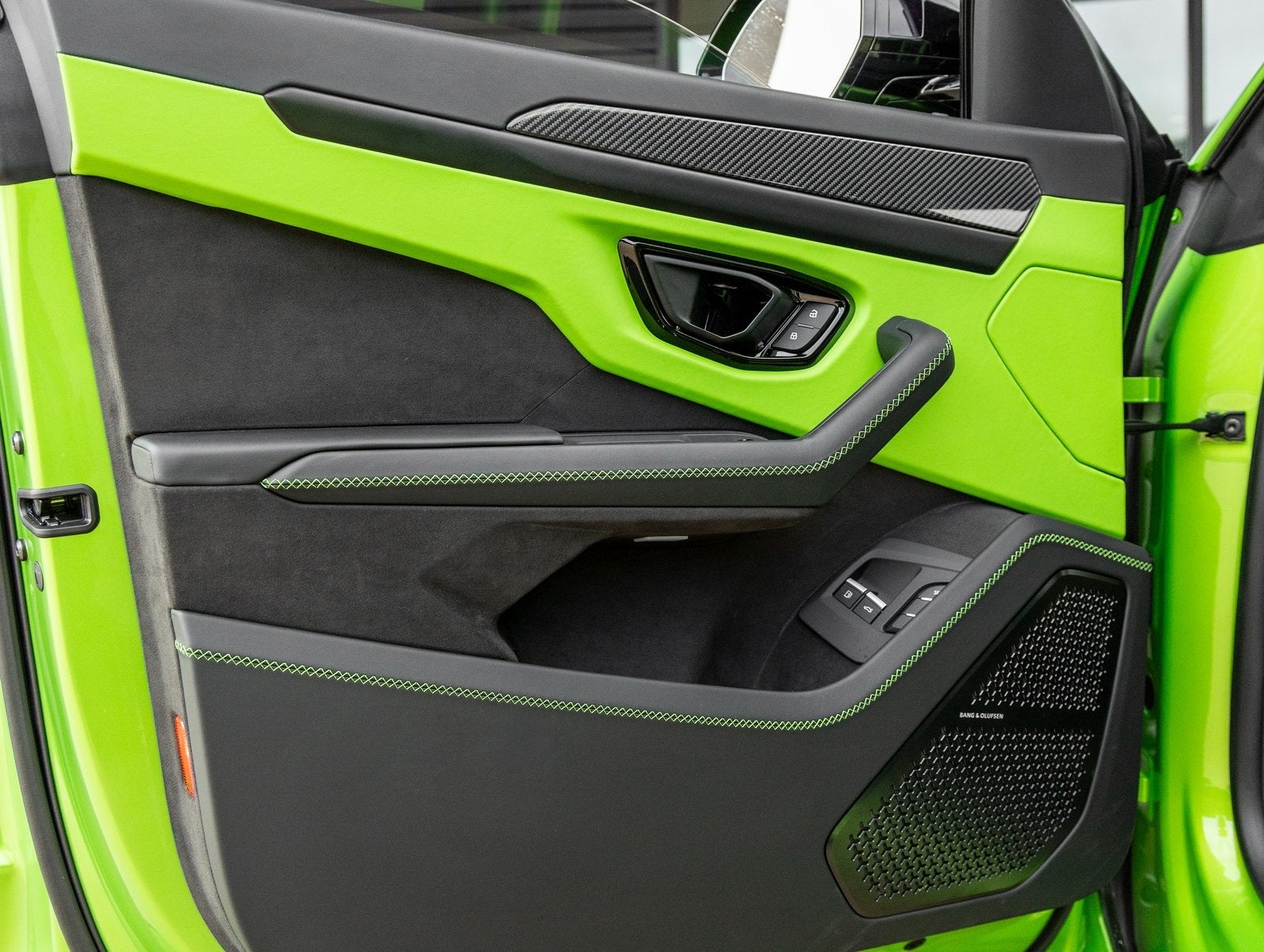 2025 Lamborghini Urus SE